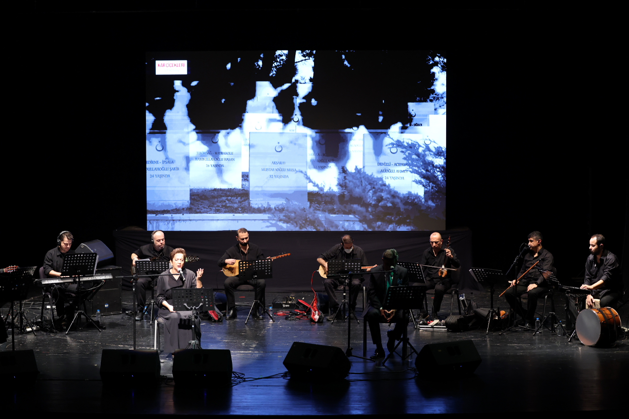 SARIKAMIŞ ŞEHİTLERİ KÜÇÜKÇEKMECE’DE AĞITLARLA ANILDI