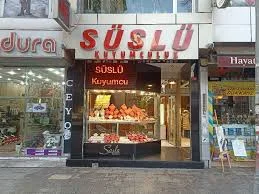 süslü