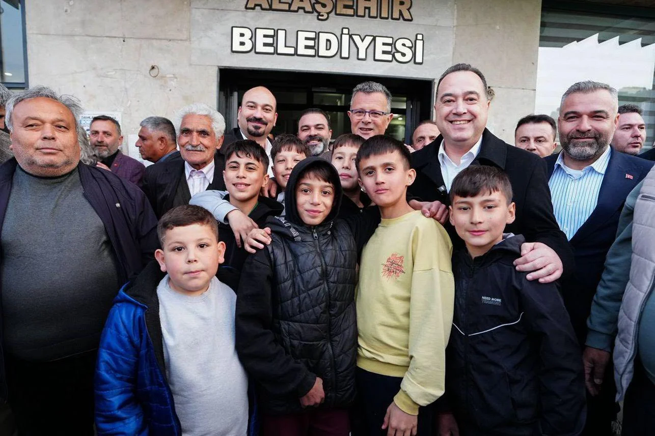 Alaşehir’de Ramazan Sofrası: Yüzlerce Vatandaş Aynı İftarda Buluştu