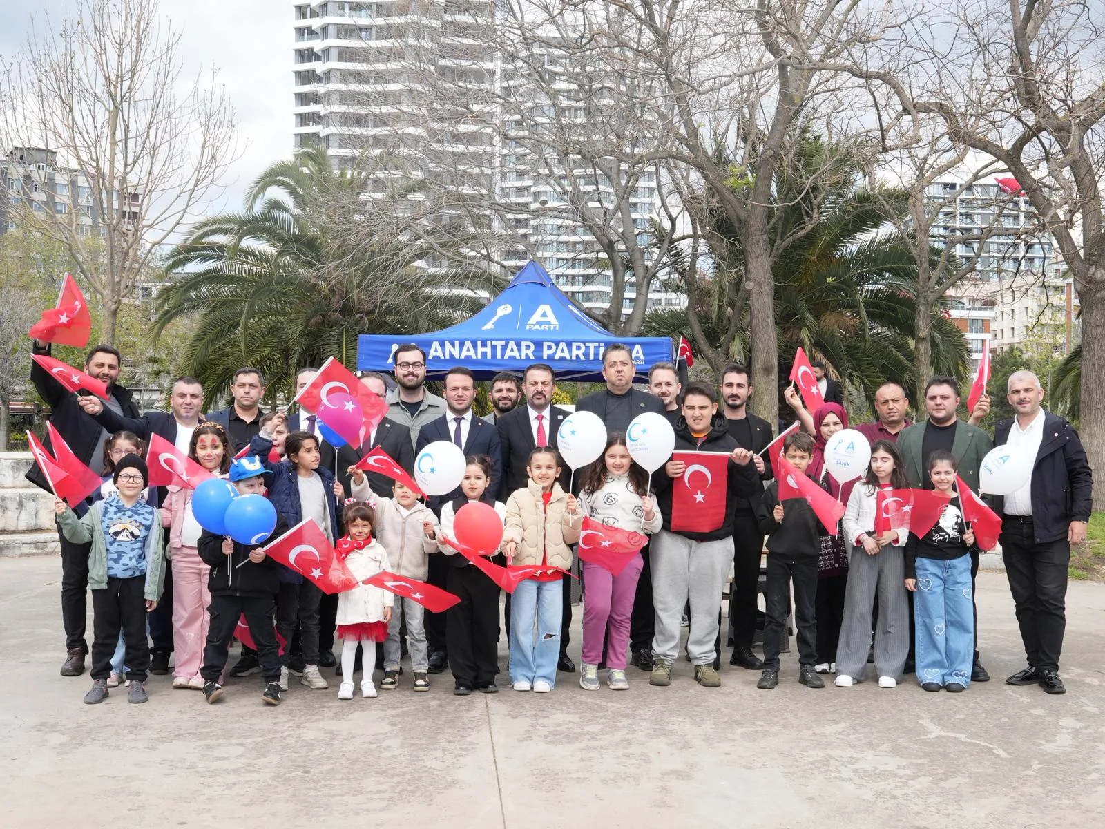 Kartal Sahilinde 23 Nisan Coşkusu: Yoğun Katılım