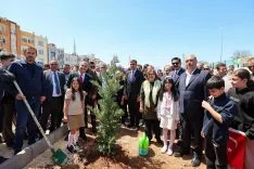 Gaziantep’te 23 Nisan’da Fidanlar Gelecek İçin Dikildi